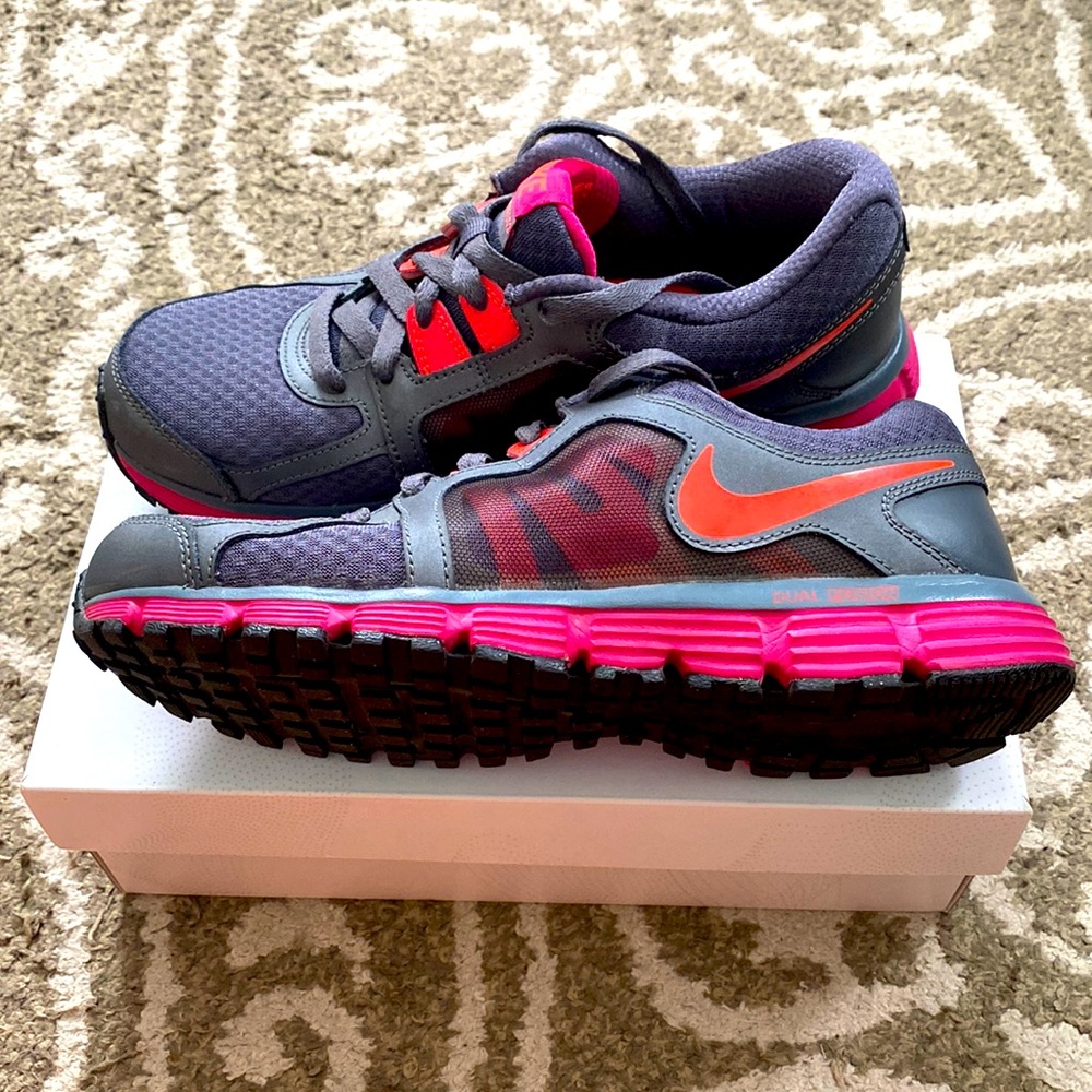 Nike Dual Fusion ST2